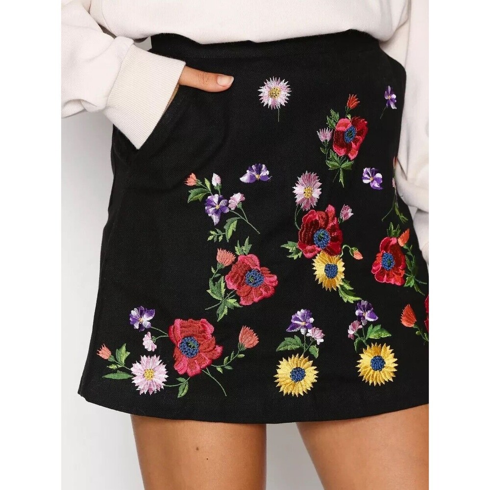 Topshop Skirt Embroidered Floral Black A-Line Mini Size 4 Eur 36 UK 8
